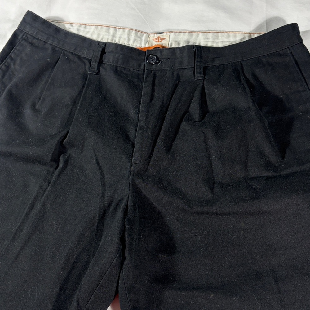 Dockers mens black classic fit double pleated 9.5" inseam chino shorts - size 38